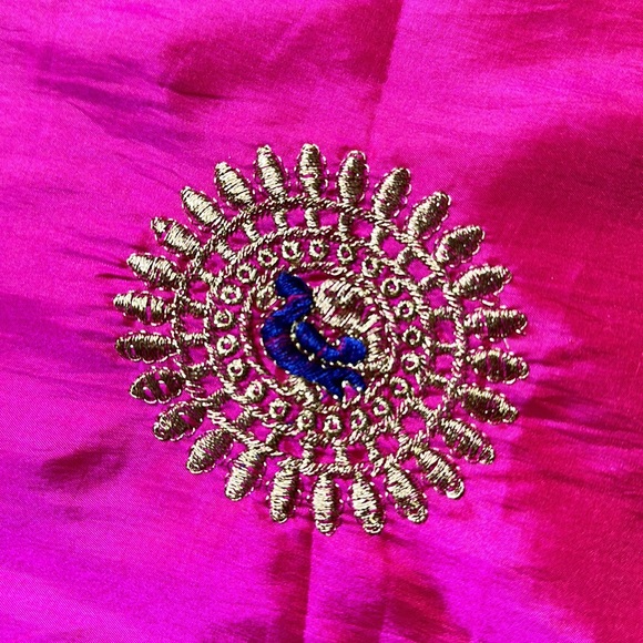 Pink saree with embroidery and tassels - Picture 2 of 2